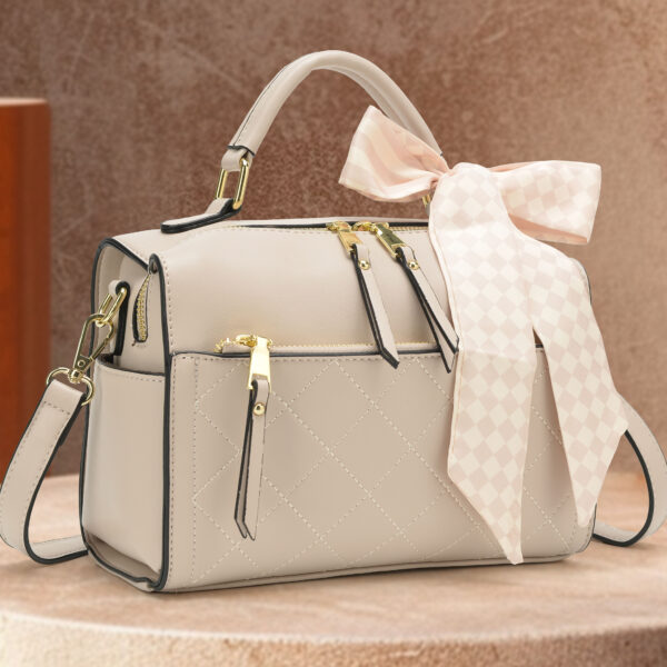 Bolsa Feminina de Mão e Transversal com Lenço