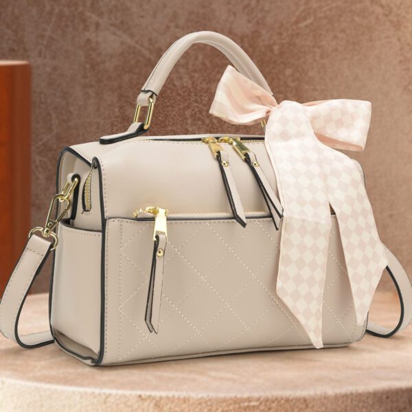 Bolsa Feminina de Mão e Transversal com Lenço